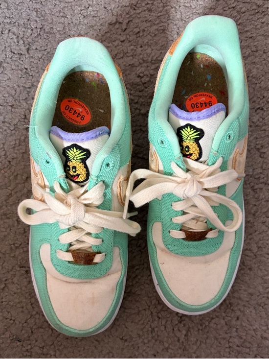 Nike Low-Top Sneakers in Mint Green, Cream & Gold Swoosh - Picture 2 of 5